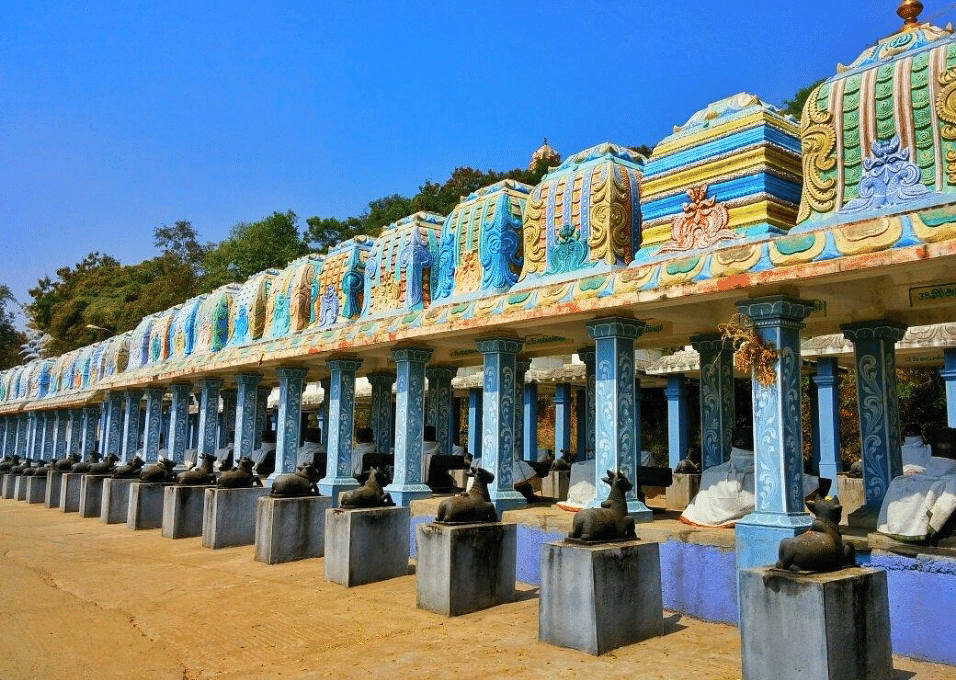 1008-lingam-temple.avif