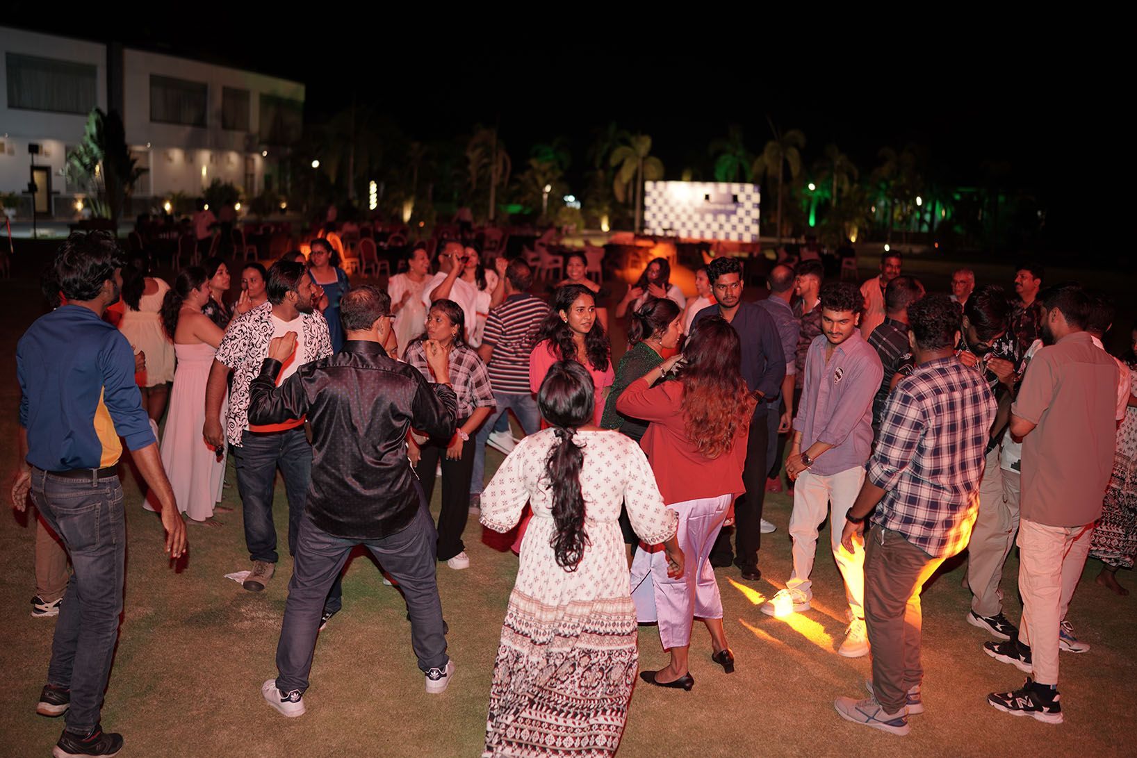 outdoor_4.JPG